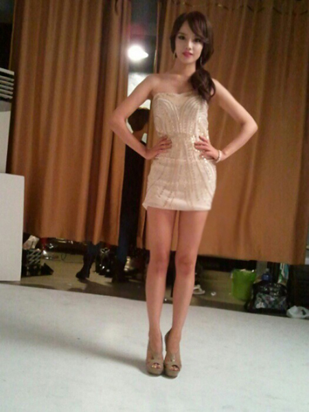 [NSP PHOTO]이투알이 희정, 무보정 11자 각선미 뽐내