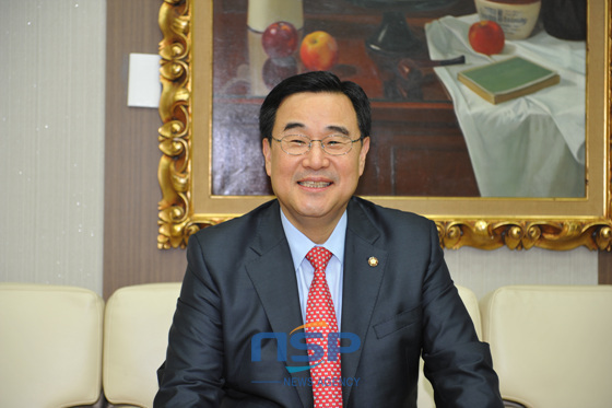 NSP통신-Congressman Kim Jeong Hoon who is World Peace Memorial Foundation Chairman. (Reporter Park Jae Hwan)