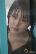 [NSP PHOTO]성유리, 빗 속 반나절 눈물 펑펑…영화 누나 몸사리지 않는 연기 투혼