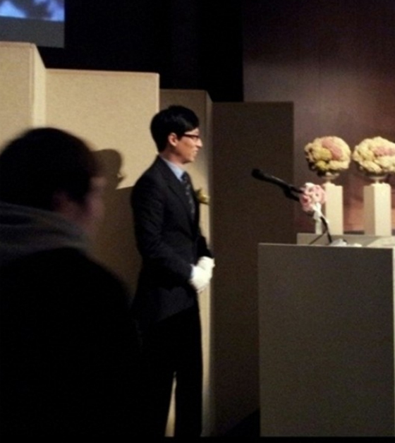 [NSP PHOTO]유재석 수트 옆태 수트 모델해도 되겠어