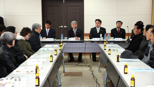 [NSP PHOTO]이재근 산청군수, 2013년 업무보고회 읍 면 순방 주민과 대화