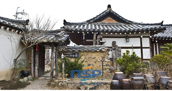 NSP통신-최근 많은 관광객들로부터 큰 인기를 얻고 있는 경주 사랑채. (경상북도 제공)