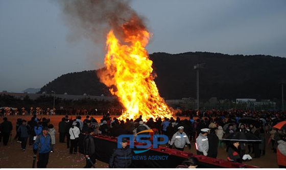 NSP통신-지난해 성공적으로 열렸던 제13회 백운포 달맞이축제. (부산 남구 제공)