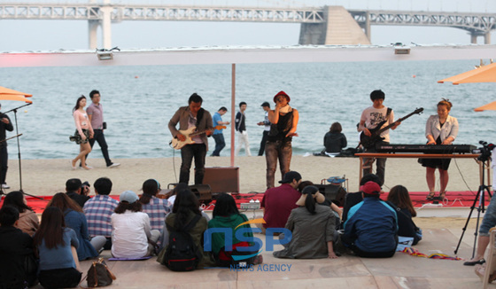 NSP통신-2012년 제9회 부산국제연극제 BIPAF ZONE 공연팀 공연 장면 (부산국제연극제 조직위원회 제공)