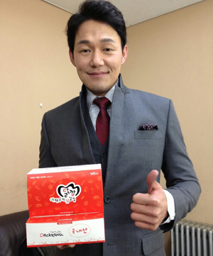 [NSP PHOTO]박성웅, 밤샘 촬영장 야식 배달 눈길