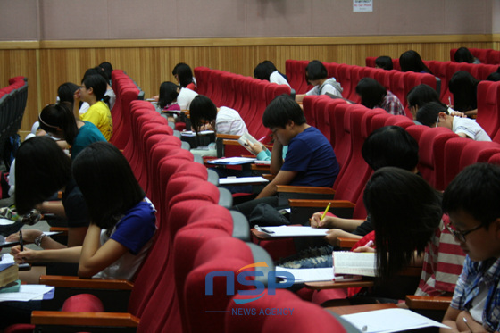 NSP통신-지난해 열린 2012 부산영어도서관 영어독후감대회. (부산시교육청 제공)