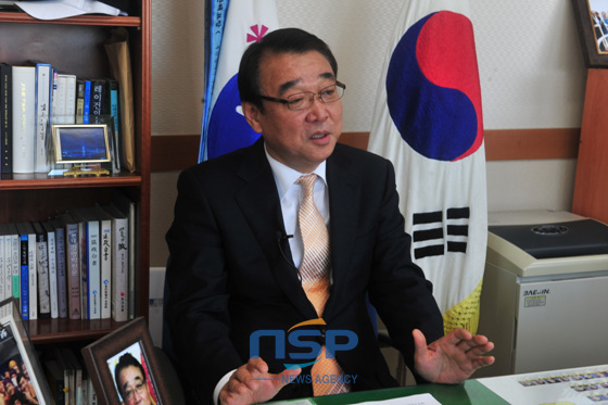 NSP통신-박현욱 수영구청장이 수영구 주민을 위한 행정에 대해 말하고 있다. (도남선 기자)