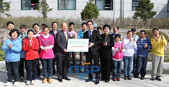 [NSP PHOTO]하나금융, 장애인 보호시설 인강원에 후원금 전달
