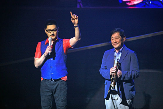[NSP PHOTO]바비킴, 트렘펫 연주자 부친과 감동 한 무대