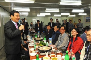 [NSP PHOTO][동정]강창희 의장, 국회 조경·원예업무 종사자 오찬 노고 격려