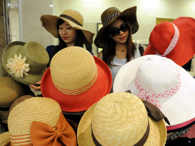 [NSP PHOTO]롯데백화점 부산본점, 올 여름 비치 아이템 라피아 모자