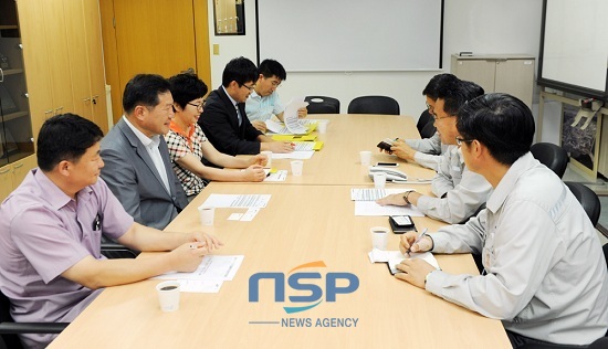 NSP통신-(서산시 토지정보과 최종구 과장을 비롯한 현장조사단이 지난 16일 삼성토탈을 방문해 회사관계자들과 업무협의를 하고 있다. 사진=서산시청)