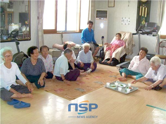 NSP통신-▲공주시가 지정한 쉼터에서 지역 주민들이 휴식을 취하고 있다. (공주시청)