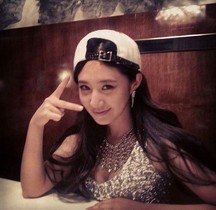 [NSP PHOTO]少女時代ユリ派手な衣装でセクシー美公開キラキラ