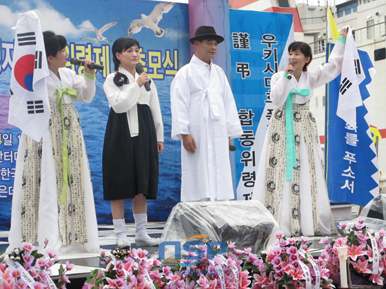 NSP통신-우키시마호 폭침 희생자를 추모하고 평화통일에 대해 이야기하는 시극이 진행되고 있다. (박상수 기자)