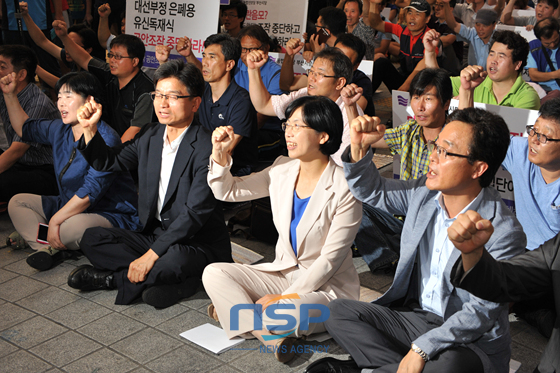 NSP통신-통진당 이정희 민병렬이 30일 부산에서 열린 집회에서 국정원을 해체하라고 주장하고 있다. (이승현 기자)