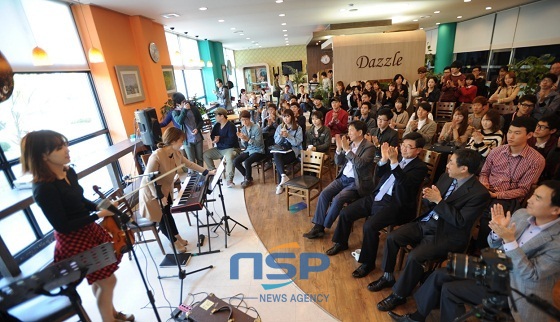 NSP통신-여성 2인조 그룹 올리네이프의 팝&재즈 공연 (한국기술교육대학교)