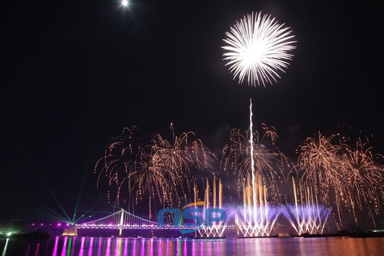 NSP통신-지난해 제8회 부산불꽃축제 모습. (코레일 제공)