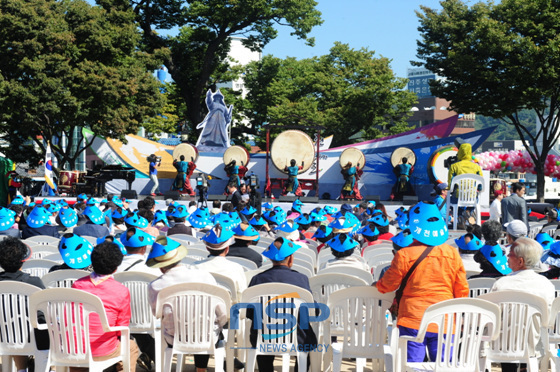 NSP통신-Hình ảnh lễ khai mạc Lễ hội nghệ thuật Gaejeon, lễ hội thu hút nhiều người yêu nghệ thuật cùng tụ hợp về đây. (ảnh = thực hiện tại Jinju)