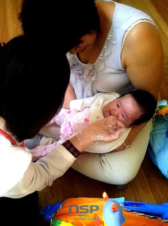 NSP통신-방문건강관리 프로그램 엄마건강, 아기사랑 사업의 구강검진 사진 (세종시)