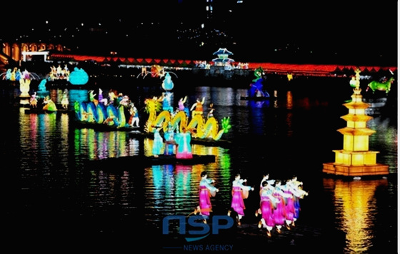 NSP통신-진주남강유등축제가 2013 정부지정축제평가에서 대한민국 명예축제로 선정이 돼 한층 명성을 드높이고 있다. (자료)