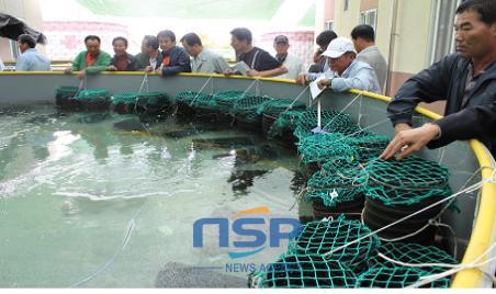 NSP통신-수산자원연구소에서 견학 중인 어업인들. (수산자원연구소 제공)