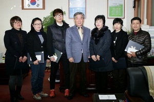 [NSP PHOTO]고흥군교육발전위, 관내 출신 대학생 10명 장학금 수여