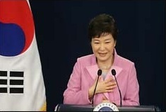 NSP통신-신년기자회견 중인 박근혜 대통령. (리얼미터 제공)