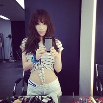 [NSP NEWS Image]少女時代テヨンくびれたウエスト公開女神のようなビジュアル