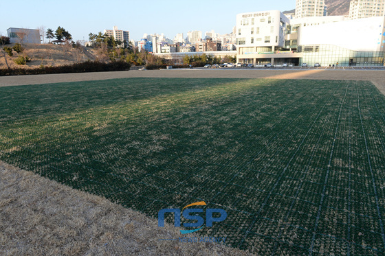 NSP통신-재송동 신청사부지에 사회적자본 광장이 조성되고 있다. (해운대구청 제공)