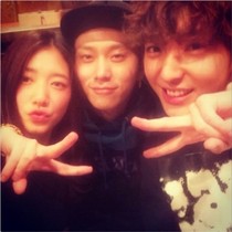 [NSP NEWS Image]BEASTヨンジュンヒョンパクシネ-チェジョンフンと仲良し３ショットお誕生日おめでとう