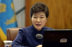 [NSP PHOTO]TỔNG THỐNG PARK GEUN HYE 2017 TỶ LỆ TĂNG TRƯỞNG 4%, CÔNG VIỆC LÀM 70%