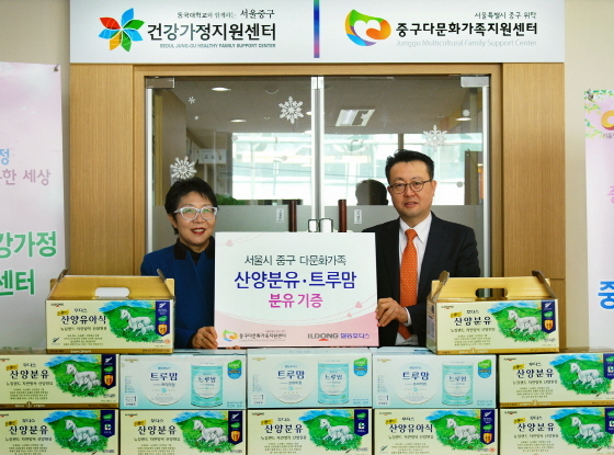 NSP통신-(왼쪽부터) 박명희 서울 중국 다문화가족지원센터 센터장, 김창선 일동후디스 홍보팀장 (일동후디스 제공)