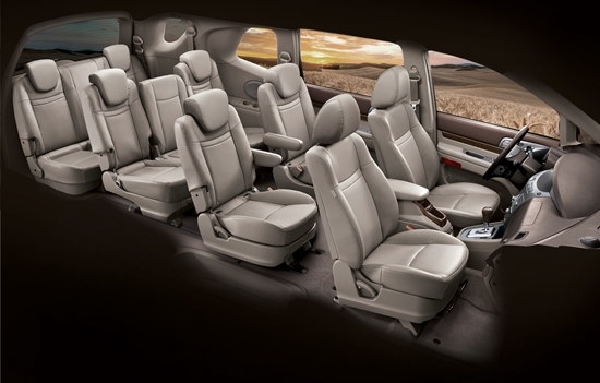 NSP통신-2014 코란도 투리스모 11인승 실내