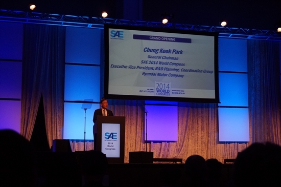 NSP통신-대회 의장인 박정국 현대차 부사장이 환영사를 하고 있는 모습