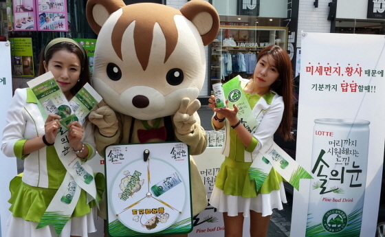 NSP통신-오는 20일까지 종각, 시청, 강남, 대학로, 건대 등에서 솔의눈 게릴라 이벤트를 실시한다. (롯데칠성음료 제공)