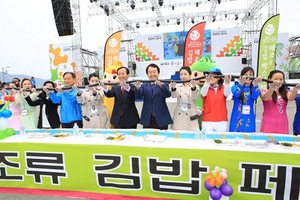 [NSP PHOTO][완도해조류박람회]100m김밥 말기 성공·청산도 슬로우걷기축제 개막 外