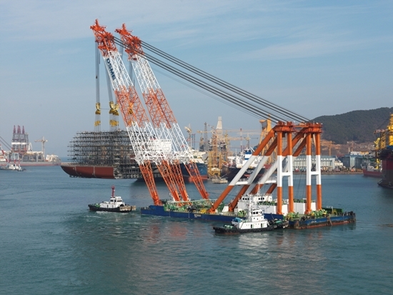 NSP통신-천안함 인양에 이어 세월호 인양에 투입될 3600t급 해상크레인 옥포3600호.