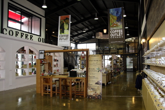 NSP통신-NY커피아울렛 내부 전경 스티븐스 제공
