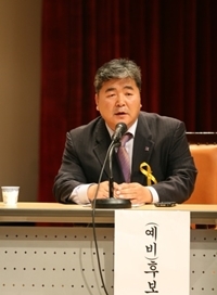 NSP통신-김원열 통합진보당 종로구청장 예비후보가 주민자치에 대한 정견을 발표하고 있다.