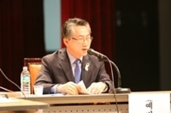 NSP통신-김영종 새정치연합 종로구청장 예비후보자가 주민자치에 대한 정견을 발표하고 있다.