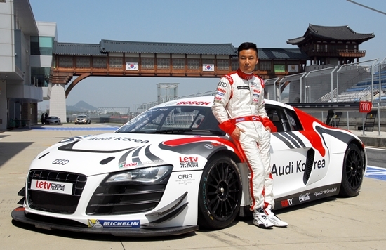 NSP통신-2014 아우디 R8 LMS 컵 레이싱 카 디자인 공모전 우승작으로 새롭게 랩핑한 유경욱 선수 출전 차량 (모터트렌드)