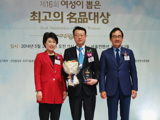 NSP통신-왼쪽부터 김효선 여성신문 대표, 김창선 일동후디스 홍보팀장, 윤은기 한국협업진흥협회 회장 (일동후디스제공)