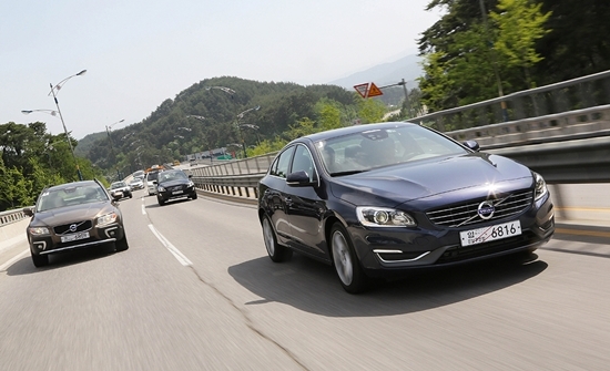 NSP통신-드라이브-이 파워트레인 모델 XC70(왼쪽) S60(오른쪽)