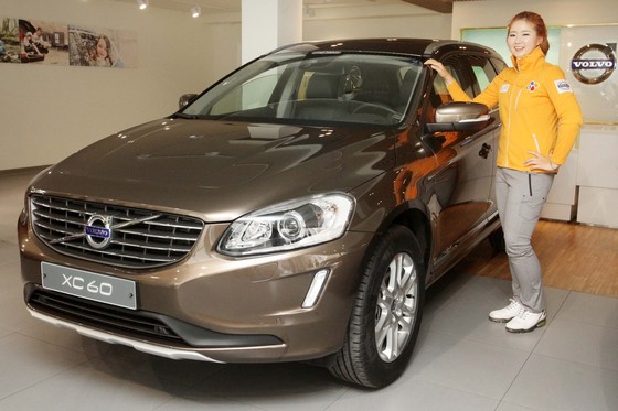 NSP통신-볼보 XC60과 볼보자동차 홍보대사 백규정