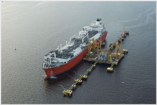 NSP통신-대우조선해양이 건조한 LNG-FSRU의 브라질 현지모습