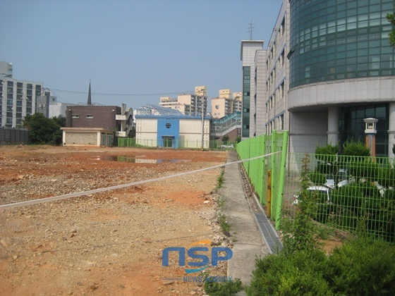 [NSP PHOTO][지역화제]전주솔내고, 40년 폐건물 철거 학생 대환영