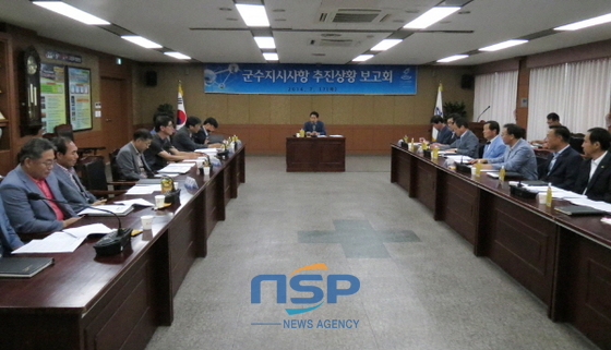 NSP통신-고흥군이 지난 17일 군청 상황실에서 군수 지시사항 추진상황 보고회를 갖고 있다. (고흥군)