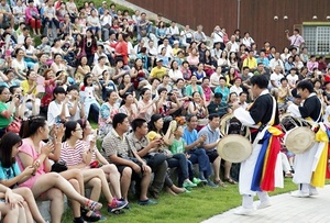 [NSP PHOTO]임실군에 중국 관광객 1000여명 북적 큰 호응