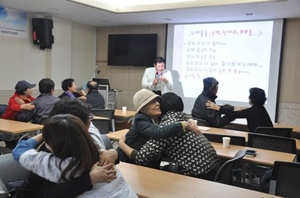 [NSP PHOTO]원광대병원 강민호 방사선사 힐링 웃음치료 큰 호응